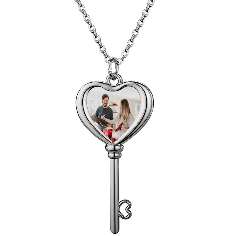 Personalized Locket Necklace with Photo,Engraved Oval Locket,Vintage Locket Necklace, Personalized Gift for Her,Christmas Gift,Gift for Mom